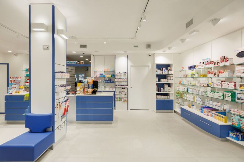 Il reparto parafarmacia e l'area d'attesa